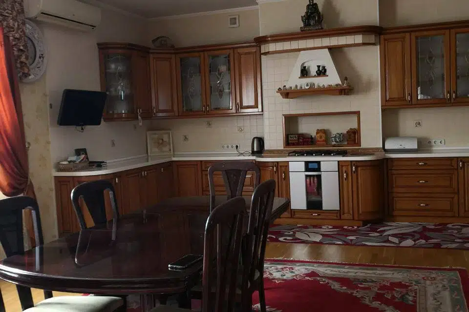 Продаётся 3-этажный дом, 440 м²