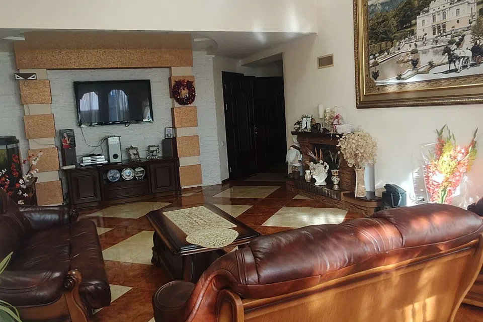 Продаётся таунхаус, 3-эт., 287 м²