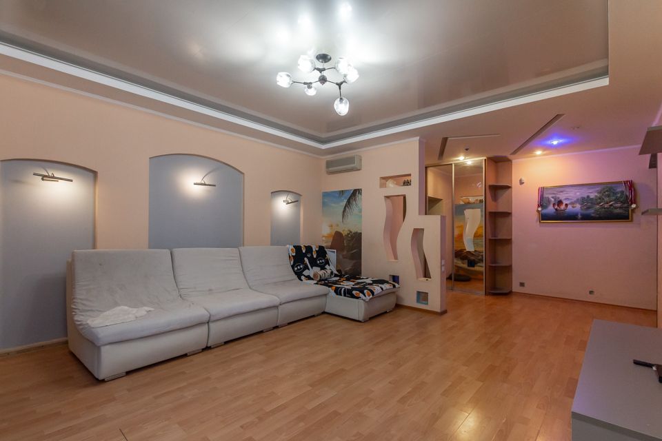Продаётся 4-комнатная квартира, 124.8 м²