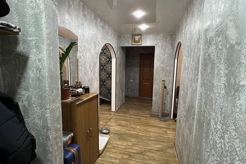 Продаётся 4-комнатная квартира, 98 м²