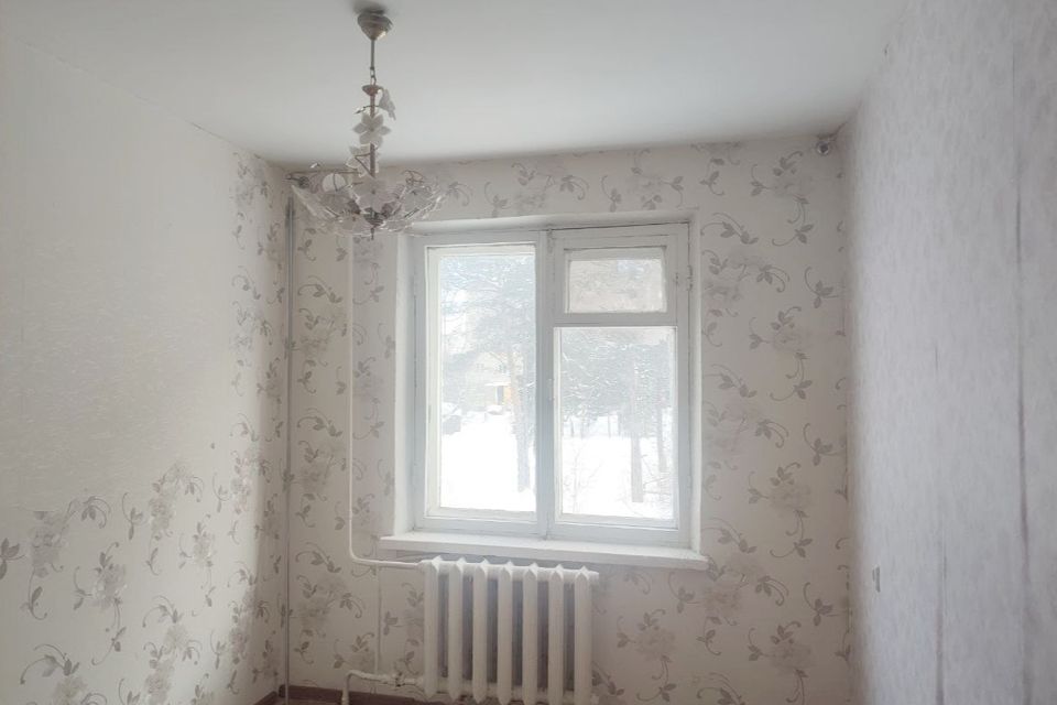Продаётся 3 комнаты в 4-комн. квартире, 43 м²