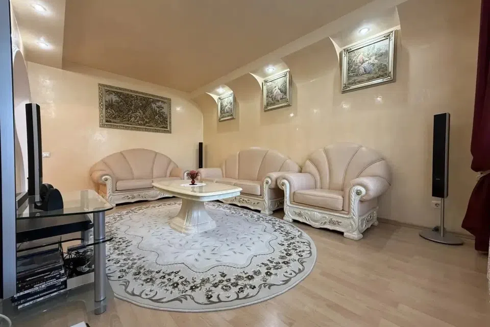 Продаётся 5-комнатная квартира, 130 м²