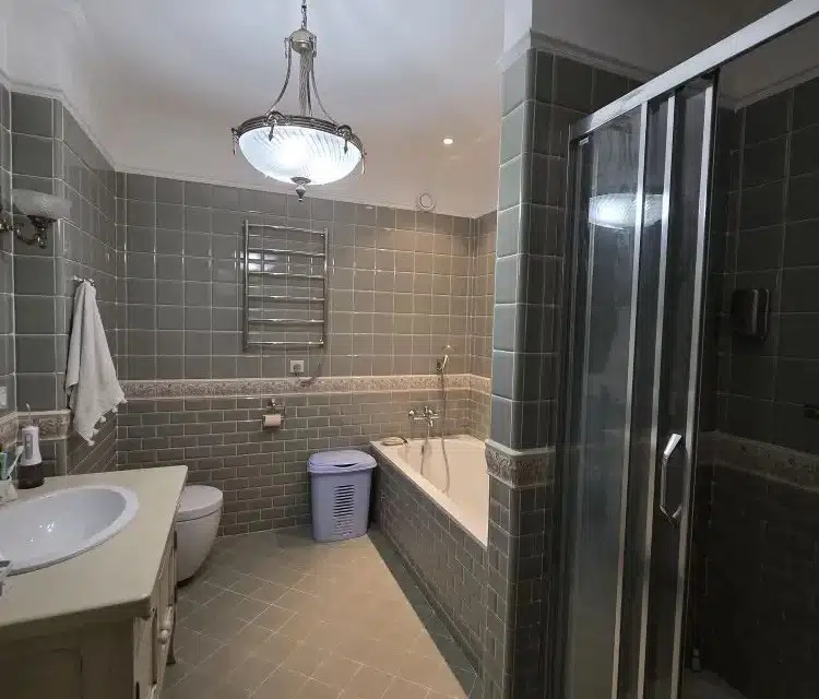 Продаётся 3-комнатная квартира, 105 м²