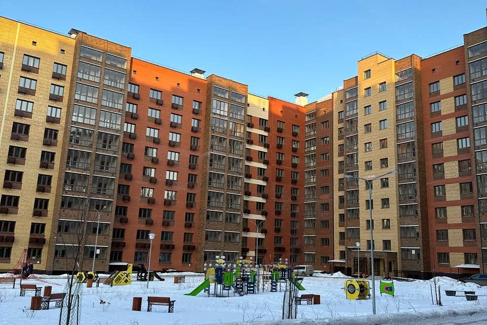 Продаётся 1-комнатная квартира, 42.2 м²