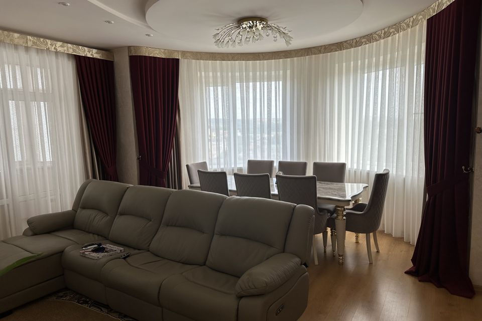 Продаётся 4-комнатная квартира, 185 м²