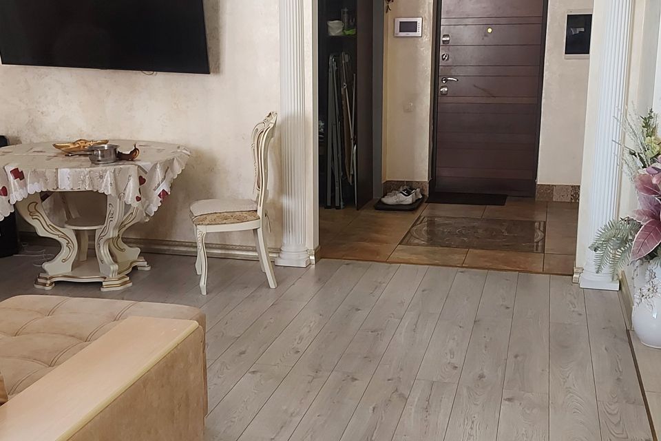 Продаётся 2-комнатная квартира, 57.6 м²