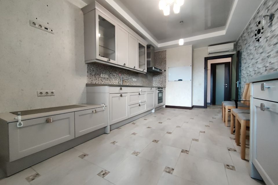 Продаётся 4-комнатная квартира, 121 м²