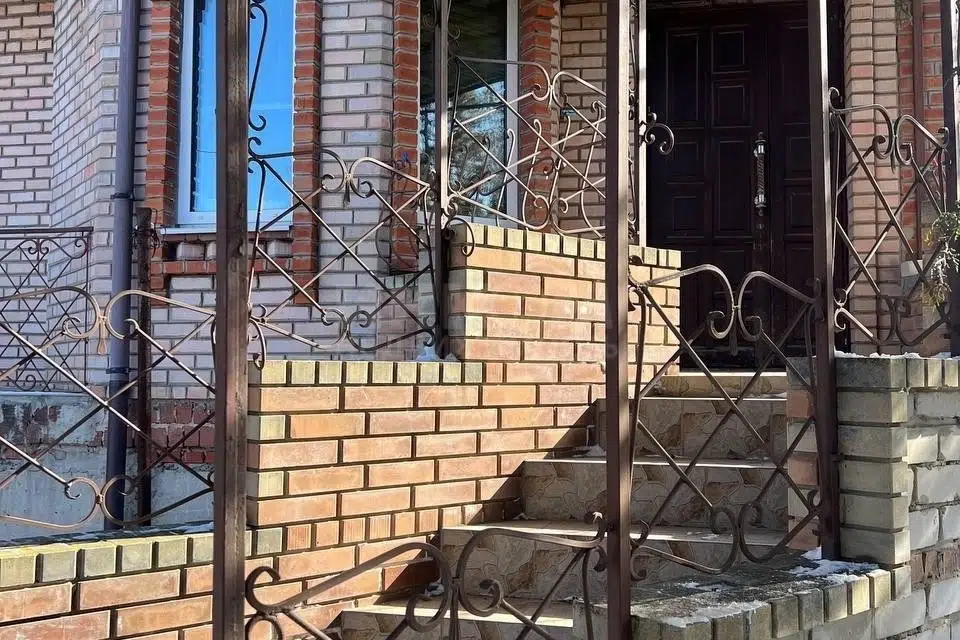 Продаётся 2-этажный дом, 290 м²