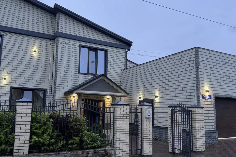Продаётся 2-этажный дом, 435 м²