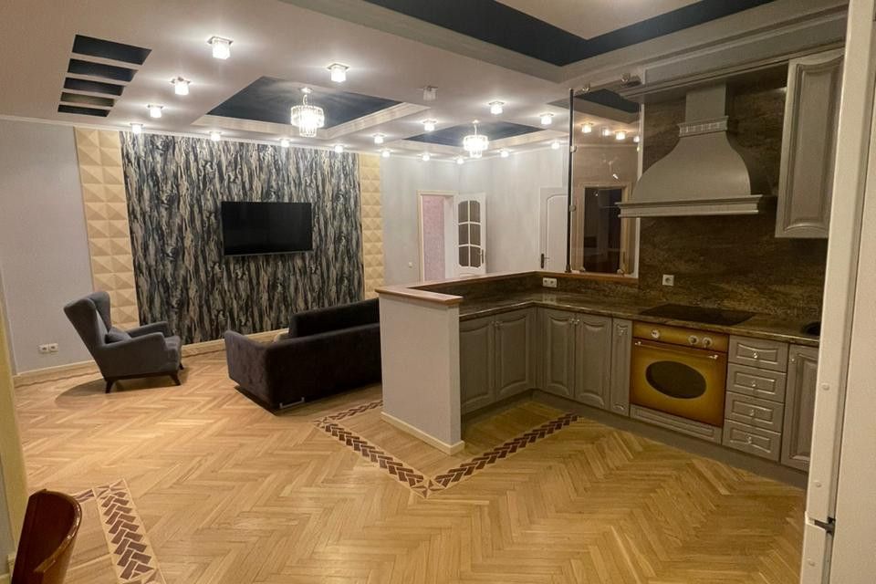 Продаётся 4-комнатная квартира, 155 м²