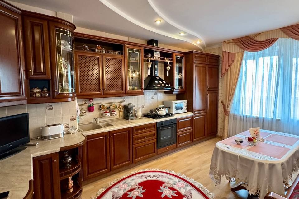 Продаётся 3-комнатная квартира, 133 м²