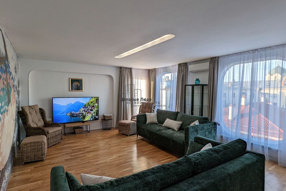 Продаётся 4-комнатная квартира, 276 м²