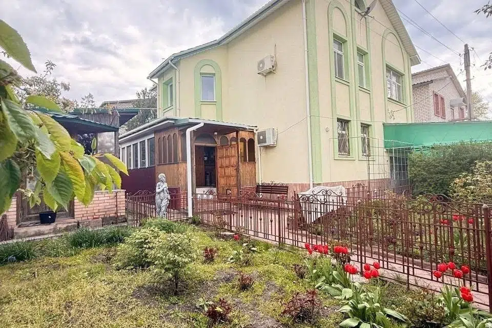 Продаётся 2-этажный дом, 300 м²