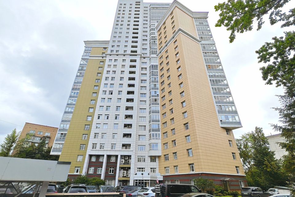 Продаётся 3-комнатная квартира, 148 м²