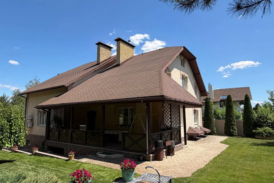 Продаётся 3-этажный дом, 450 м²