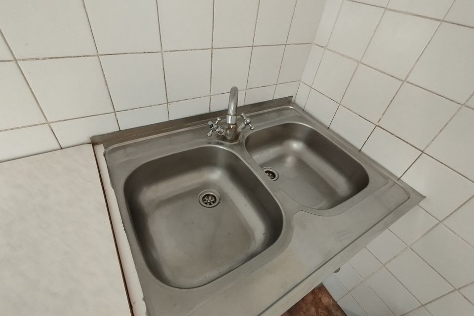 Продаётся 4-комнатная квартира, 98 м²