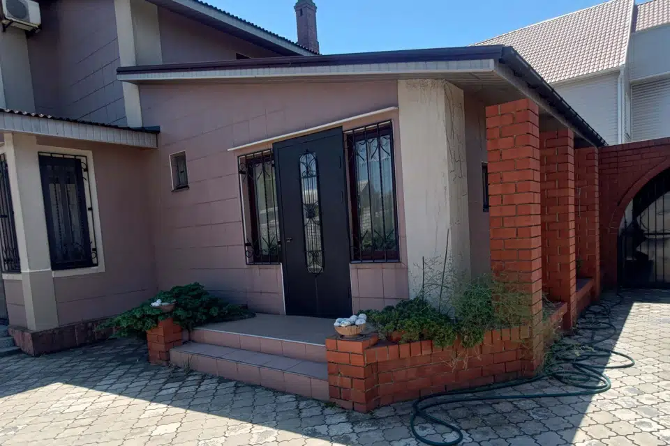 Продаётся 2-этажный дом, 717 м²