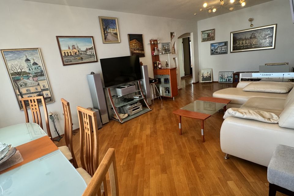 Продаётся 4-комнатная квартира, 120 м²