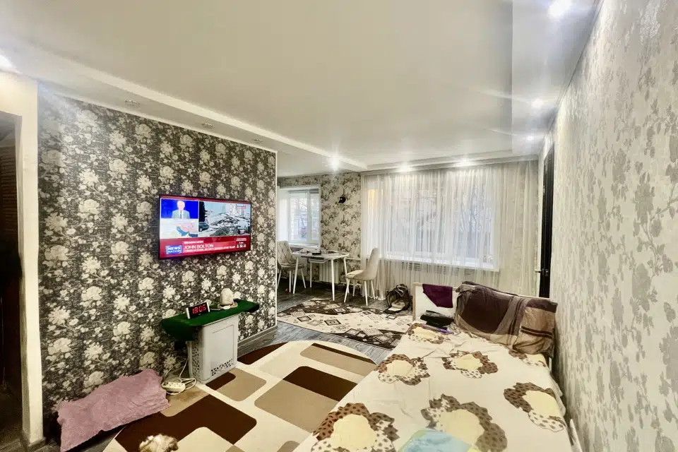 Продаётся 3-комнатная квартира, 42.4 м²