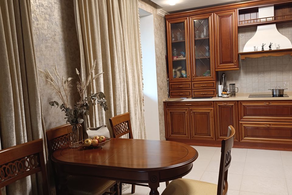 Продаётся 3-комнатная квартира, 102 м²