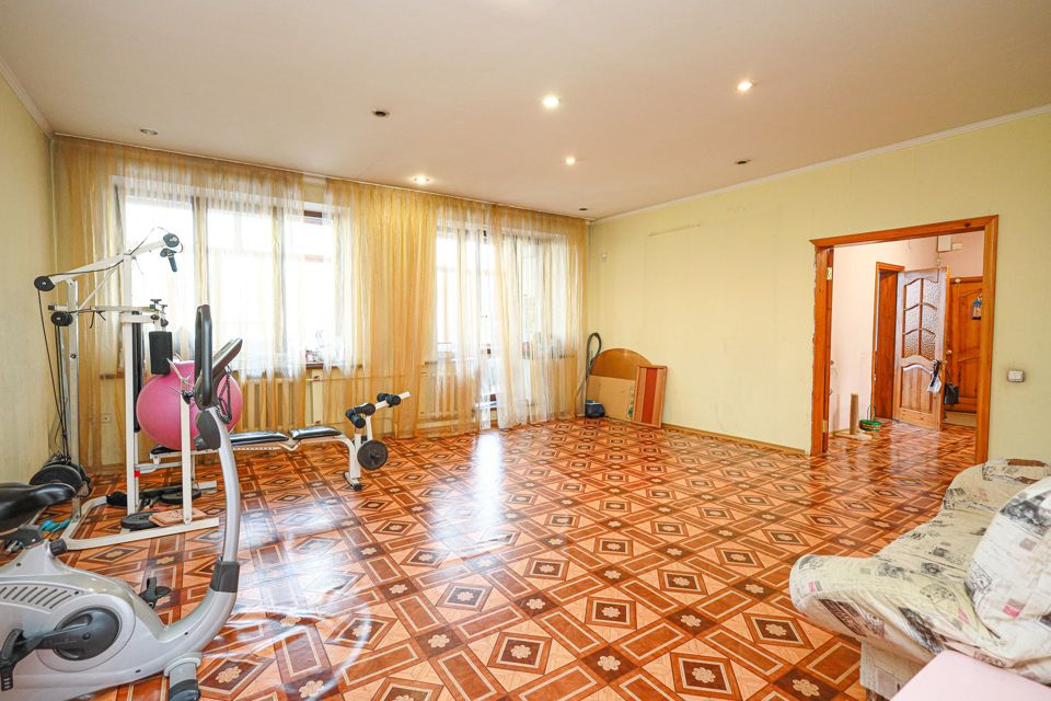 Продаётся 4-комнатная квартира, 124.1 м²