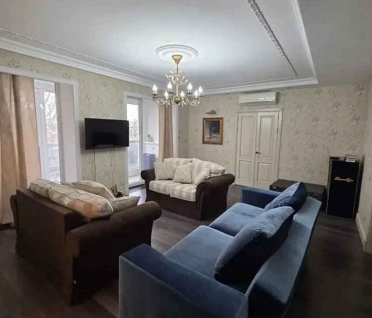 Продаётся 3-комнатная квартира, 105 м²