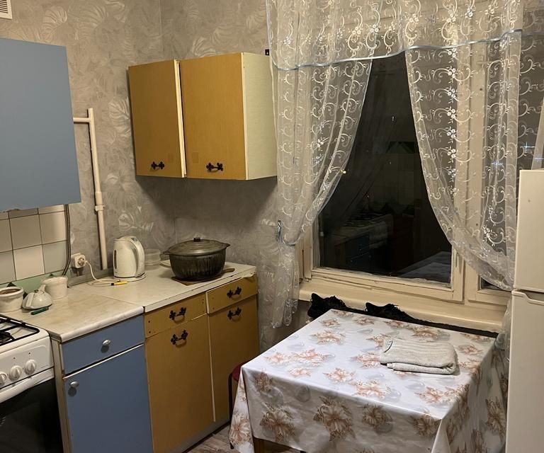 Продаётся 2 комнаты в 4-комн. квартире, 28.1 м²