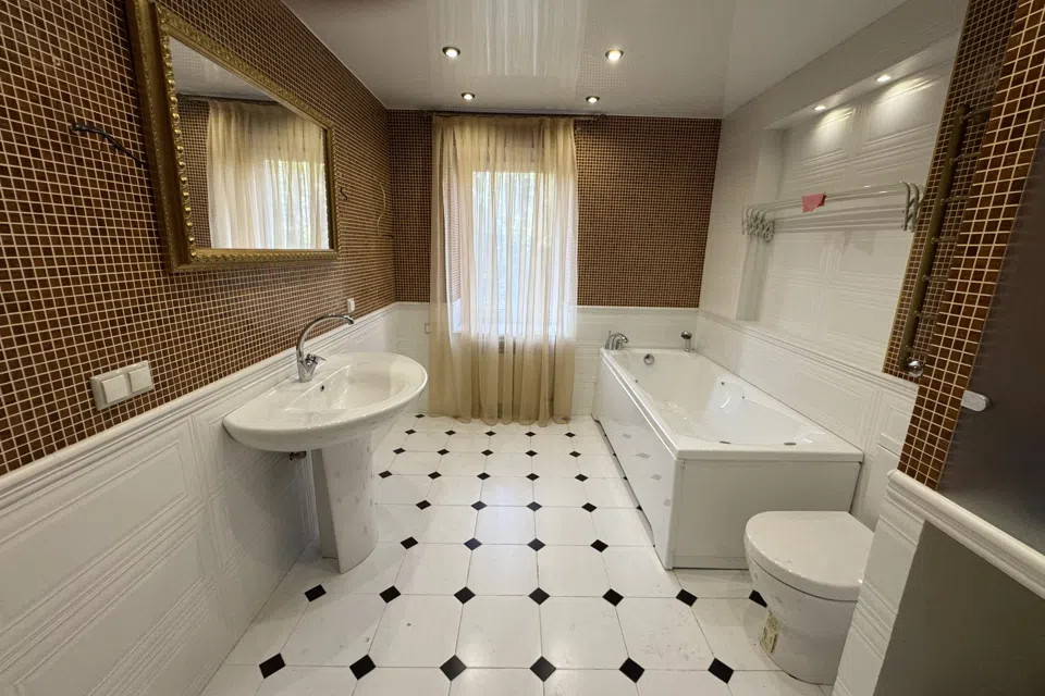 Продаётся 4-комнатная квартира, 90 м²