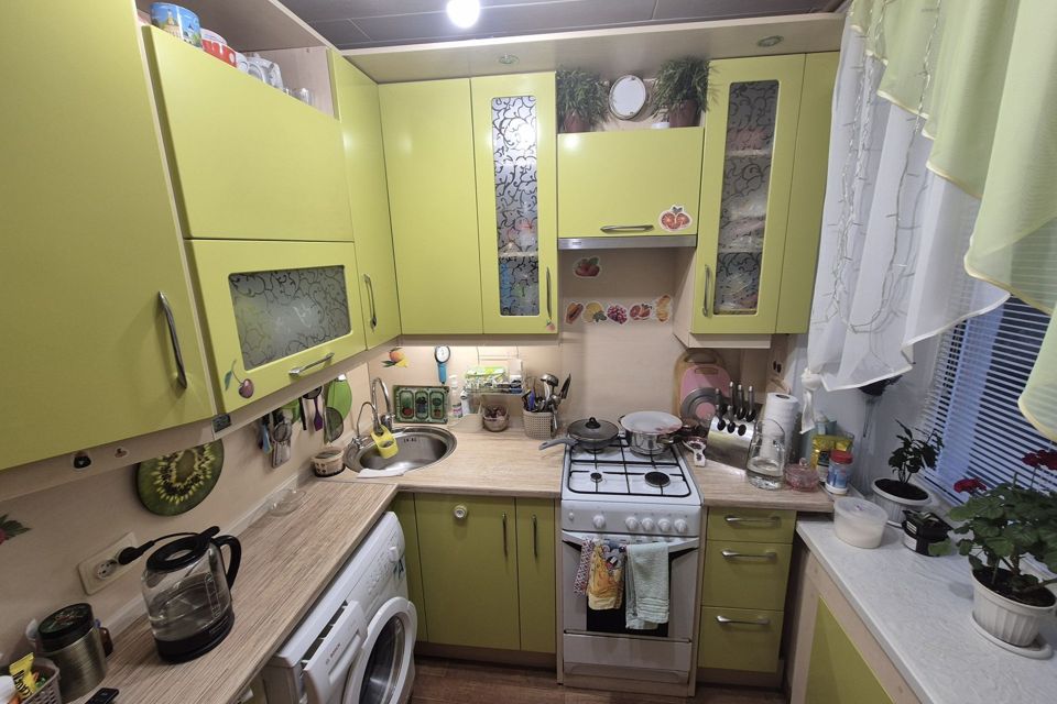 Продаётся 4-комнатная квартира, 60.7 м²