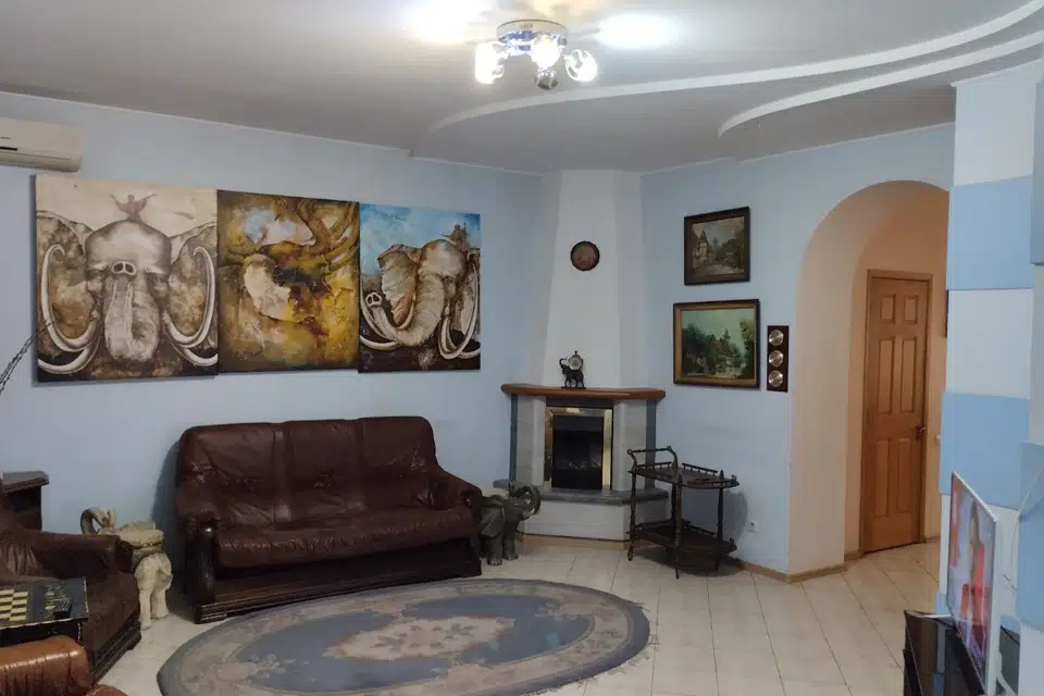 Продаётся 3-этажный дом, 212 м²