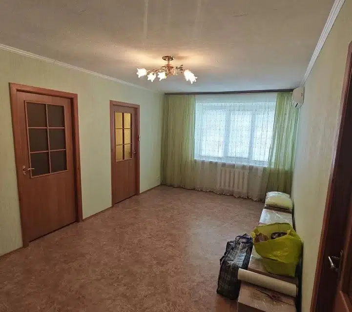 Продаётся 4-комнатная квартира, 61 м²