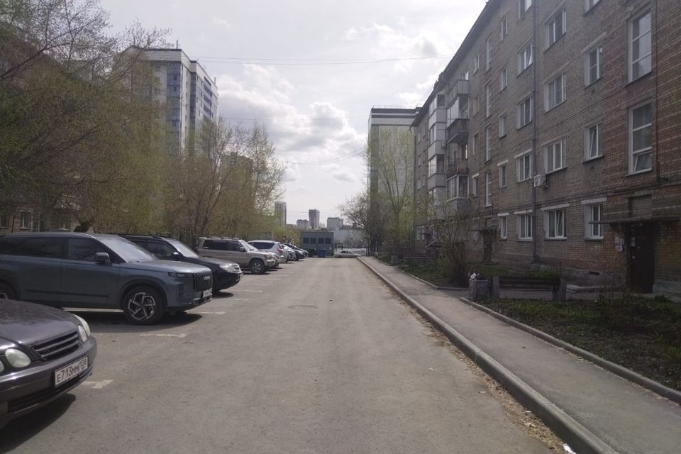 Продаётся 3-комнатная квартира, 42.8 м²