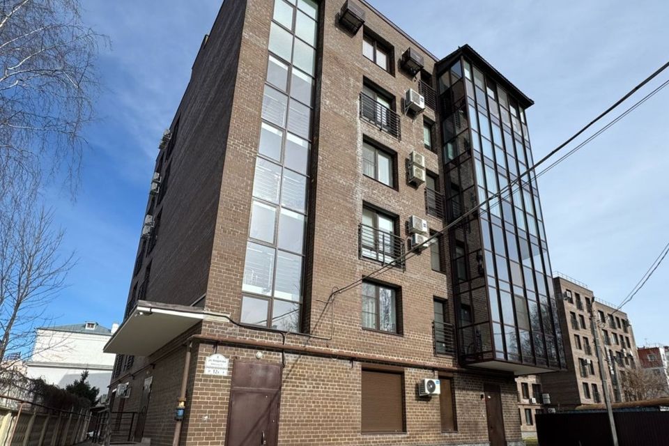 Продаётся 2-комнатная квартира, 107.3 м²