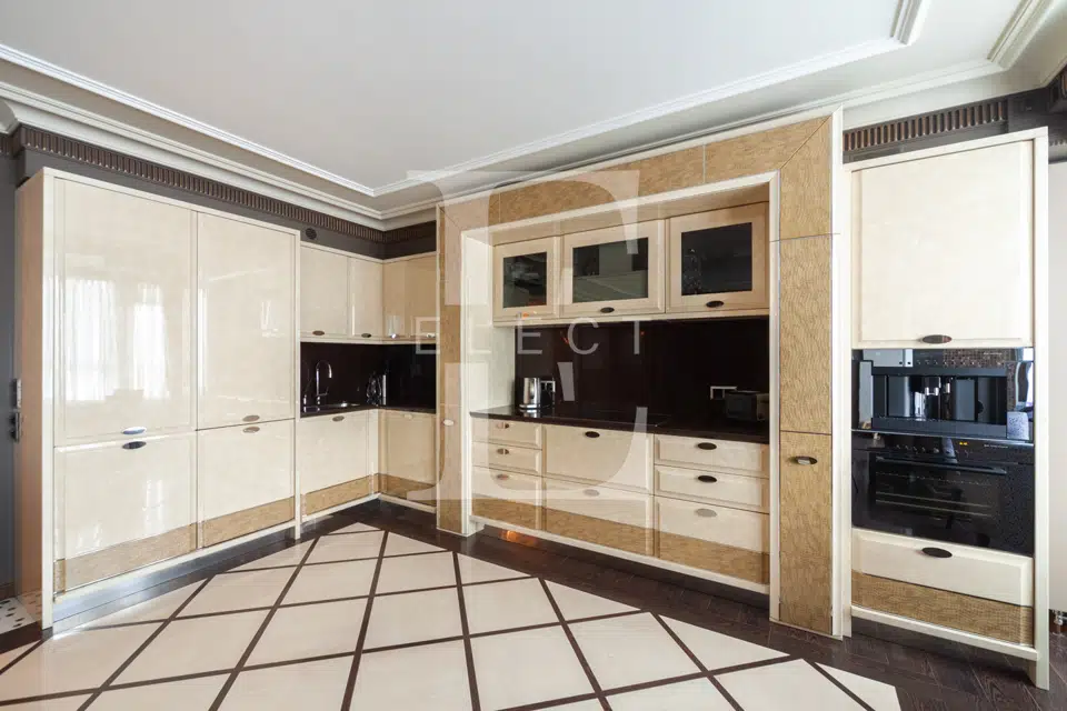 Продаётся 3-комнатная квартира, 109.1 м²