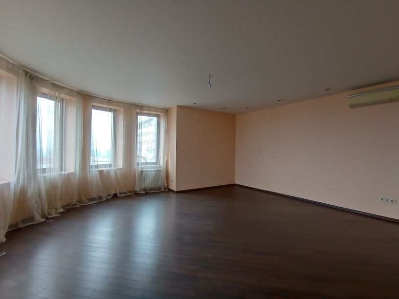 Продаётся 3-комнатная квартира, 150 м²