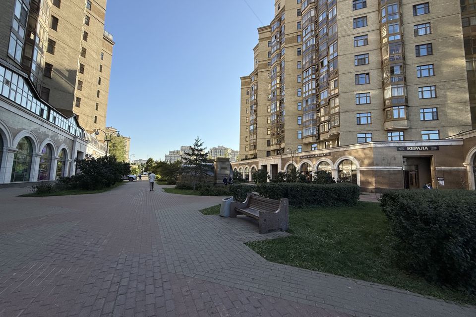 Продаётся 4-комнатная квартира, 136.2 м²