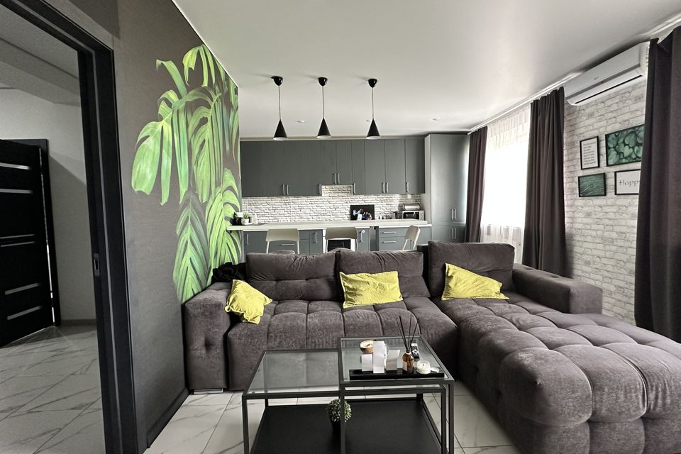 Продаётся 3-комнатная квартира, 107 м²