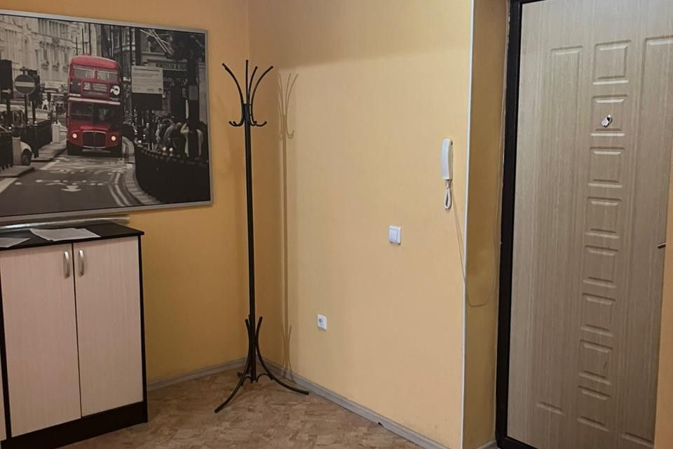 Продаётся 1-комнатная квартира, 42.8 м²