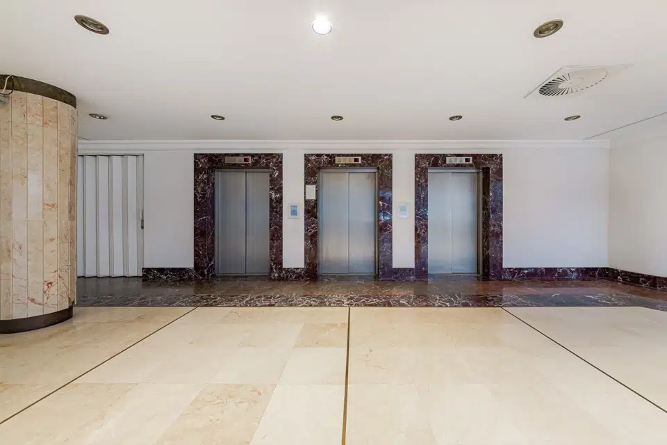 Продаётся 4-комнатная квартира, 186.6 м²