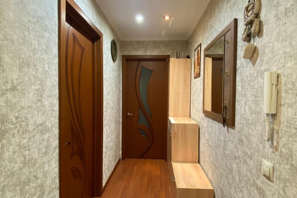 Продаётся 4-комнатная квартира, 60.8 м²