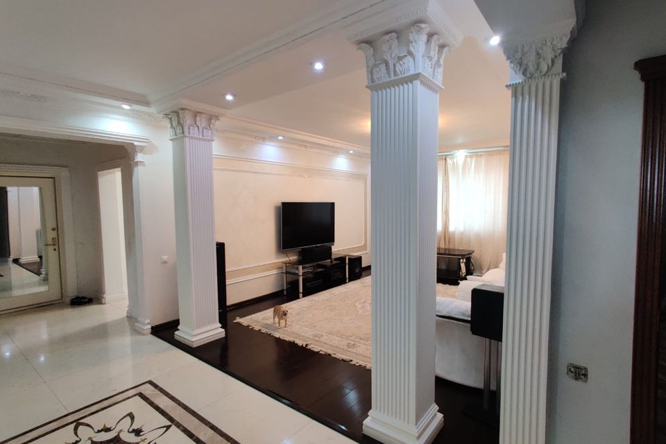 Продаётся 3-комнатная квартира, 106 м²