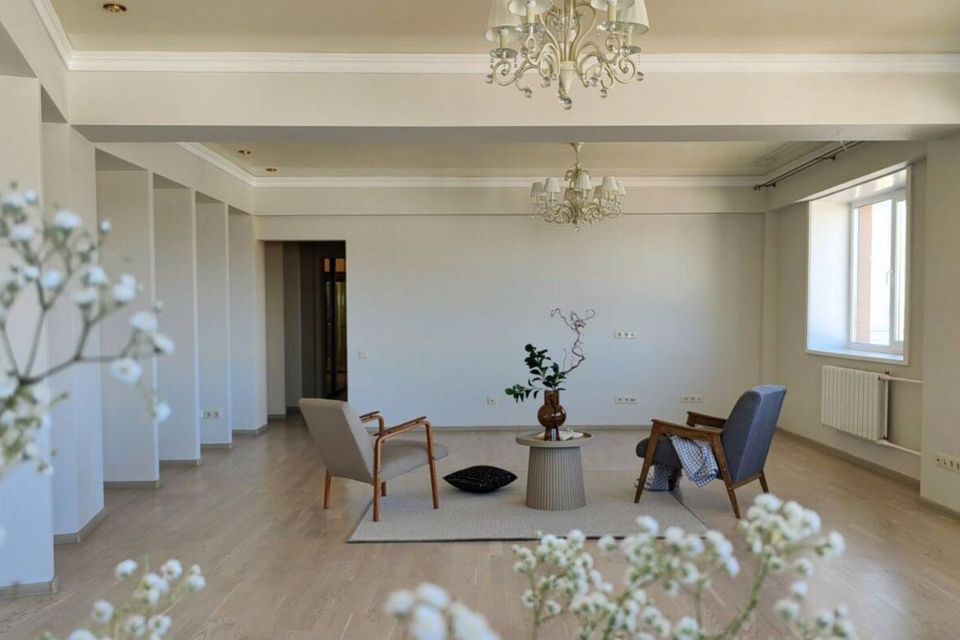 Продаётся 3-комнатная квартира, 106.8 м²