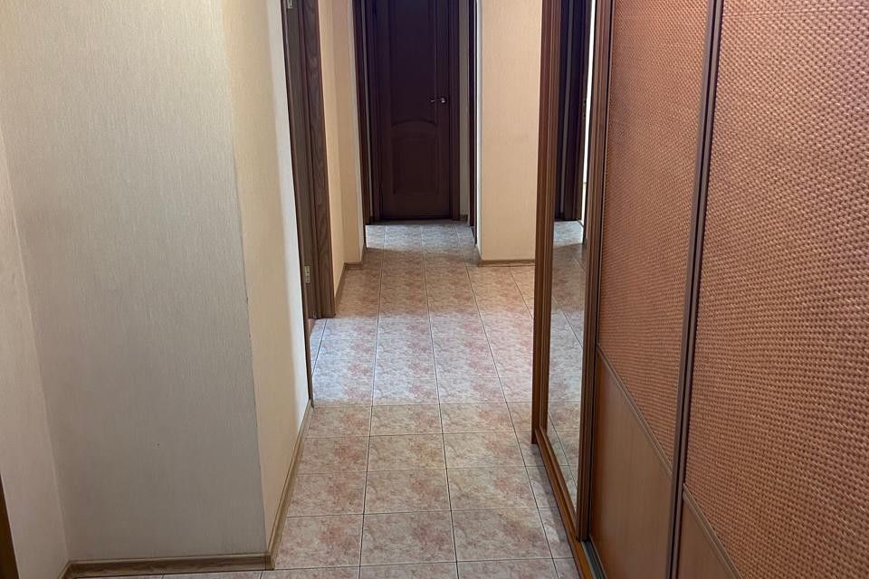 Продаётся 4-комнатная квартира, 98 м²