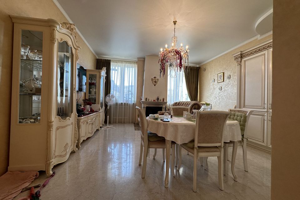 Продаётся 4-комнатная квартира, 110.2 м²