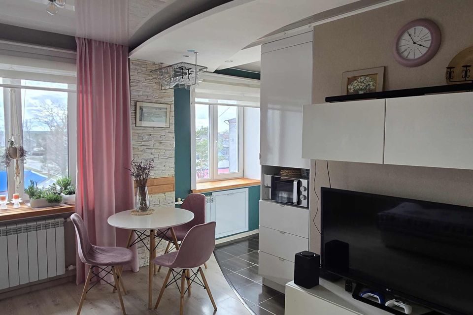Продаётся 3-комнатная квартира, 57.5 м²