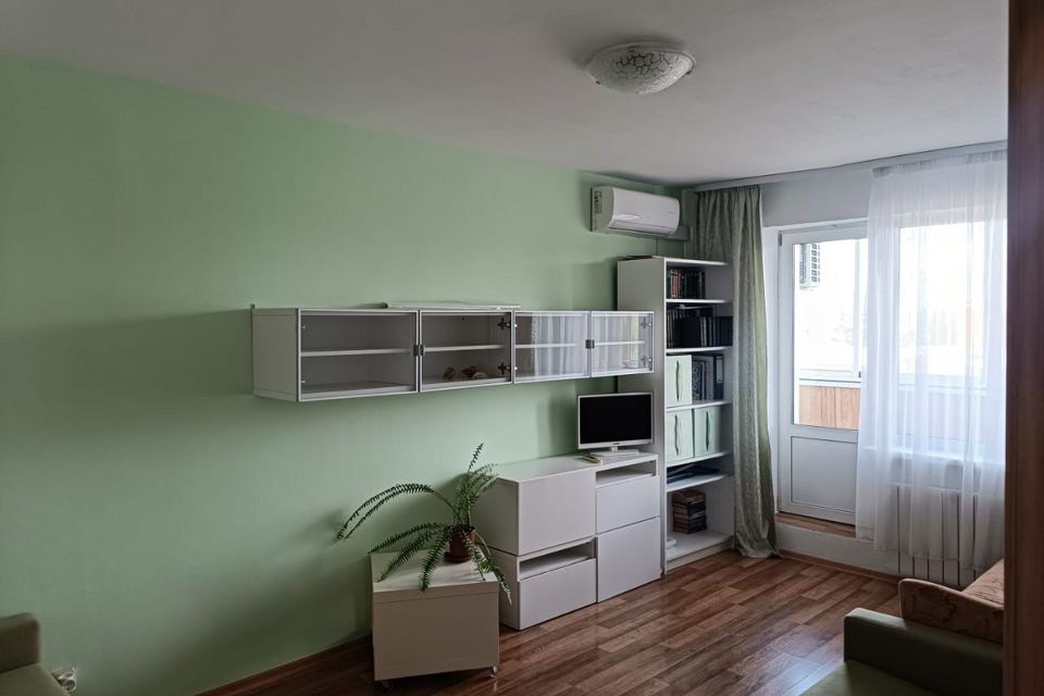 Продаётся 1-комнатная квартира, 42 м²