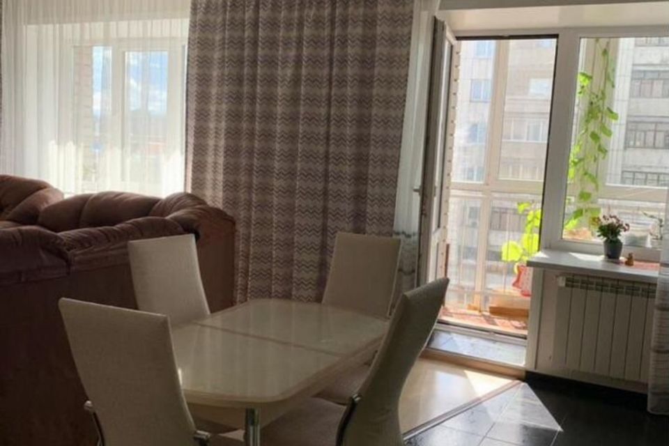 Продаётся 3-комнатная квартира, 101 м²