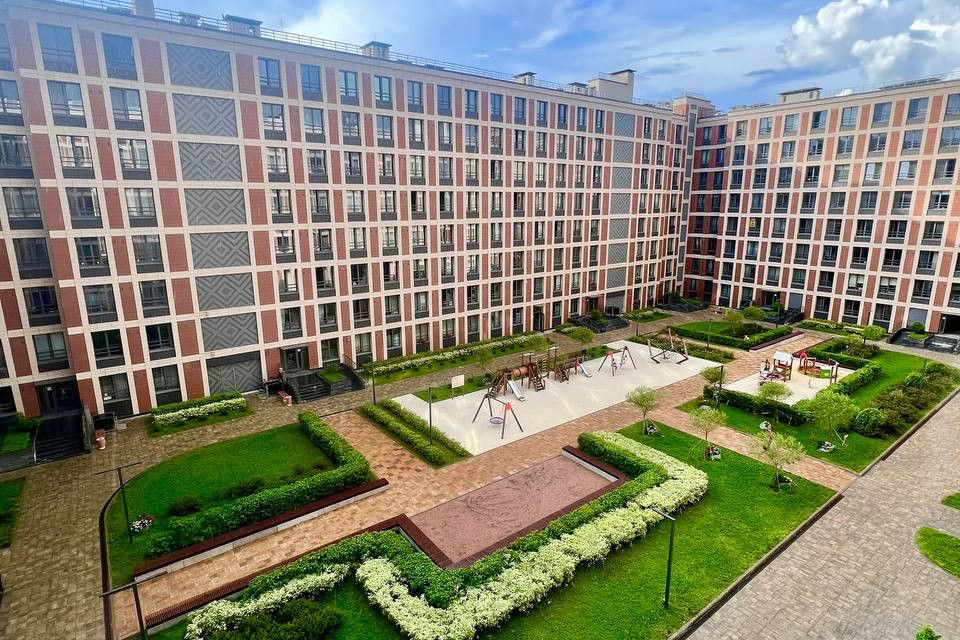 Продаётся 4-комнатная квартира, 132 м²