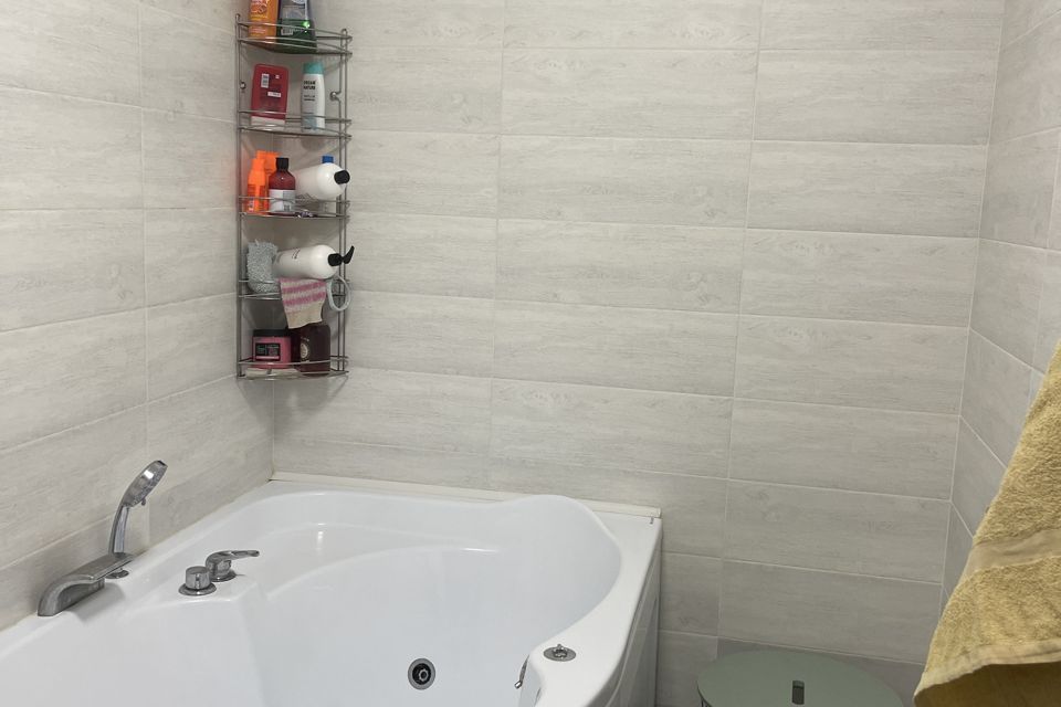 Продаётся 1-комнатная квартира, 49.6 м²