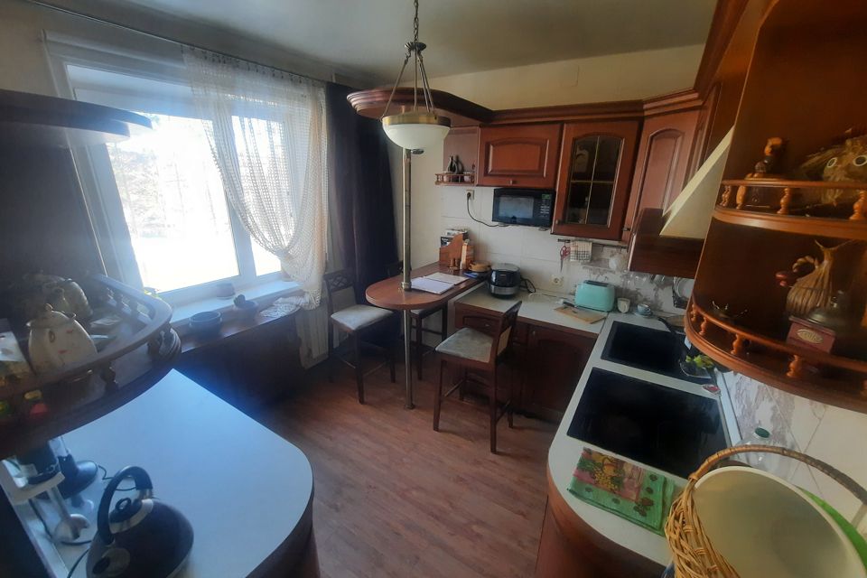 Продаётся 4-комнатная квартира, 98.3 м²
